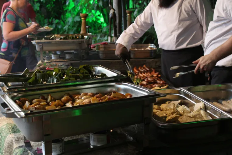 Bild: Barbecue, Live-Musik und Nacht-Safari beim „Vollmond BBQ“ im Zoo Osnabrück