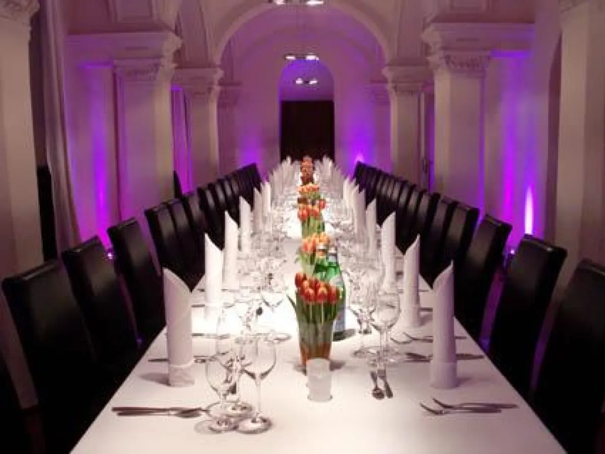 Kulinarischer Werbetriathlon in München: Werbeartikel im Härtetest, Kochduell mit Sterneköchen und Pauken in der Cocktailschule