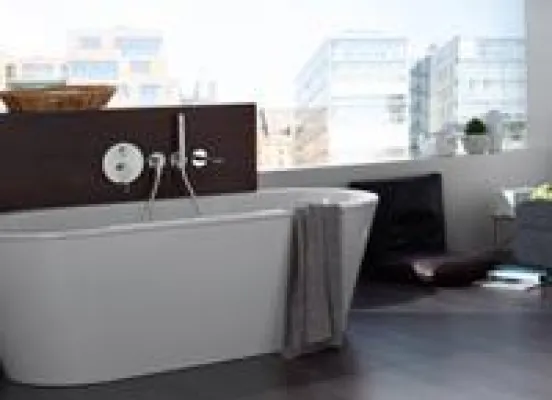 Bild: Darum Unterputz: Grenzenlose Wannen-Wonne