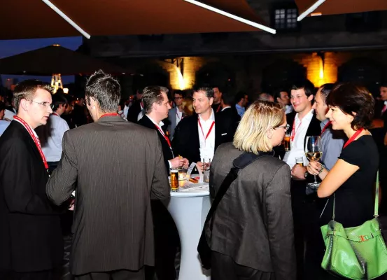 Maßgeschneiderte Stellenvermittlung für die lokale Internetbranche: Online-Stammtisch Köln jetzt mit Jobbörse Bild: Maßgeschneiderte Stellenvermittlung für die lokale Internetbranche: Online-Stammtisch Köln jetzt mit Jobbörse