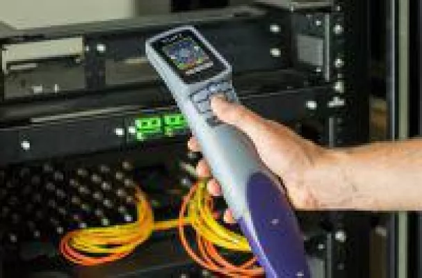 Bild: Multifasernetzwerk-Tests mit FiberChek Sidewinder und MPO optischem Schaltmodul