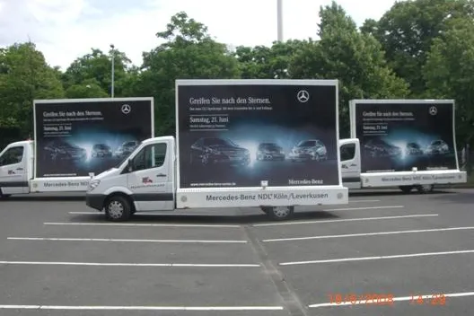 Bild: Mercedes Benz Niederlassung Köln/Leverkusen setzt erneut auf mobile Außenwerbung mit Mobile Plakate.