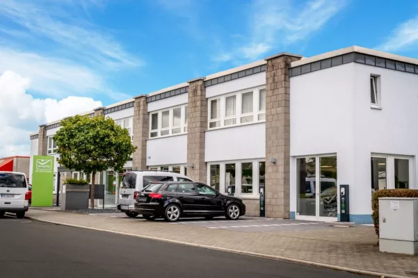 Bild: KADOMO bietet hochwertige Autoumbauten und Rollstuhlzuggeräte an