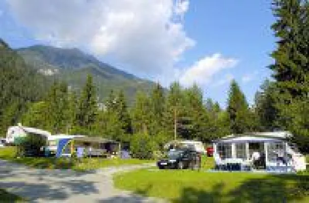 Bild: Der See ruft: Naturpark Schluga Seecamping im Süden Kärntens
