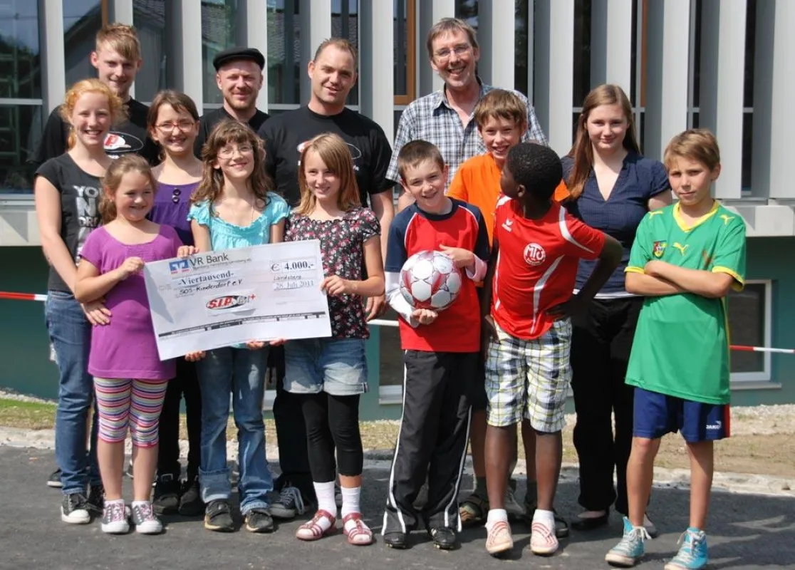 SIP Scootershop spendet 4000 Euro an das SOS Kinderdorf