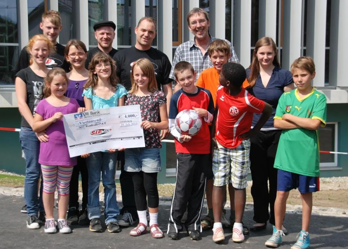 SIP Scootershop spendet 4000 Euro an das SOS Kinderdorf