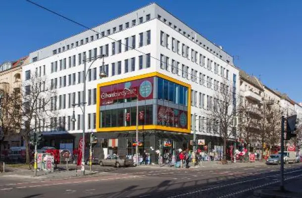 Berlin: PROJECT Immobilien verkauft neu errichtetes Büro- und Geschäftshaus in der Schönhauser Allee Bild: Berlin: PROJECT Immobilien verkauft neu errichtetes Büro- und Geschäftshaus in der Schönhauser Allee