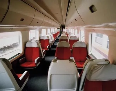 Bild: SABIC präsentiert das erweiterte LEXAN™ Platten-Portfolio für Innenausstattungen von Eisenbahnwagen