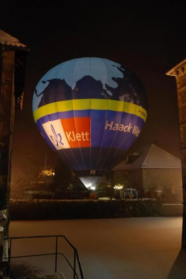 Adventsballooning mit Ballonglühen am Schloss Hugenpoet