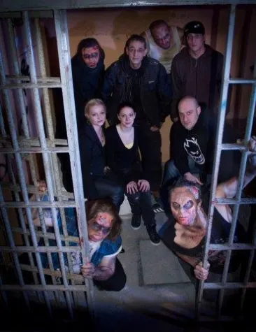 Bild: Prison of Terror: Zombies bringen sich in Stellung