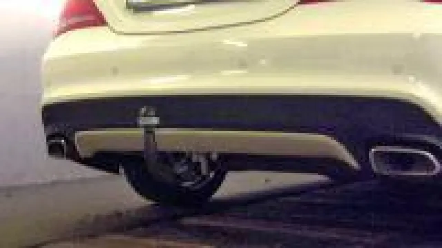 Bild: Anhängerkupplung am Mercedes CLA C117 spez. mit  AMG Sportpaket bei www.ahk-preisbrecher.de mit Video