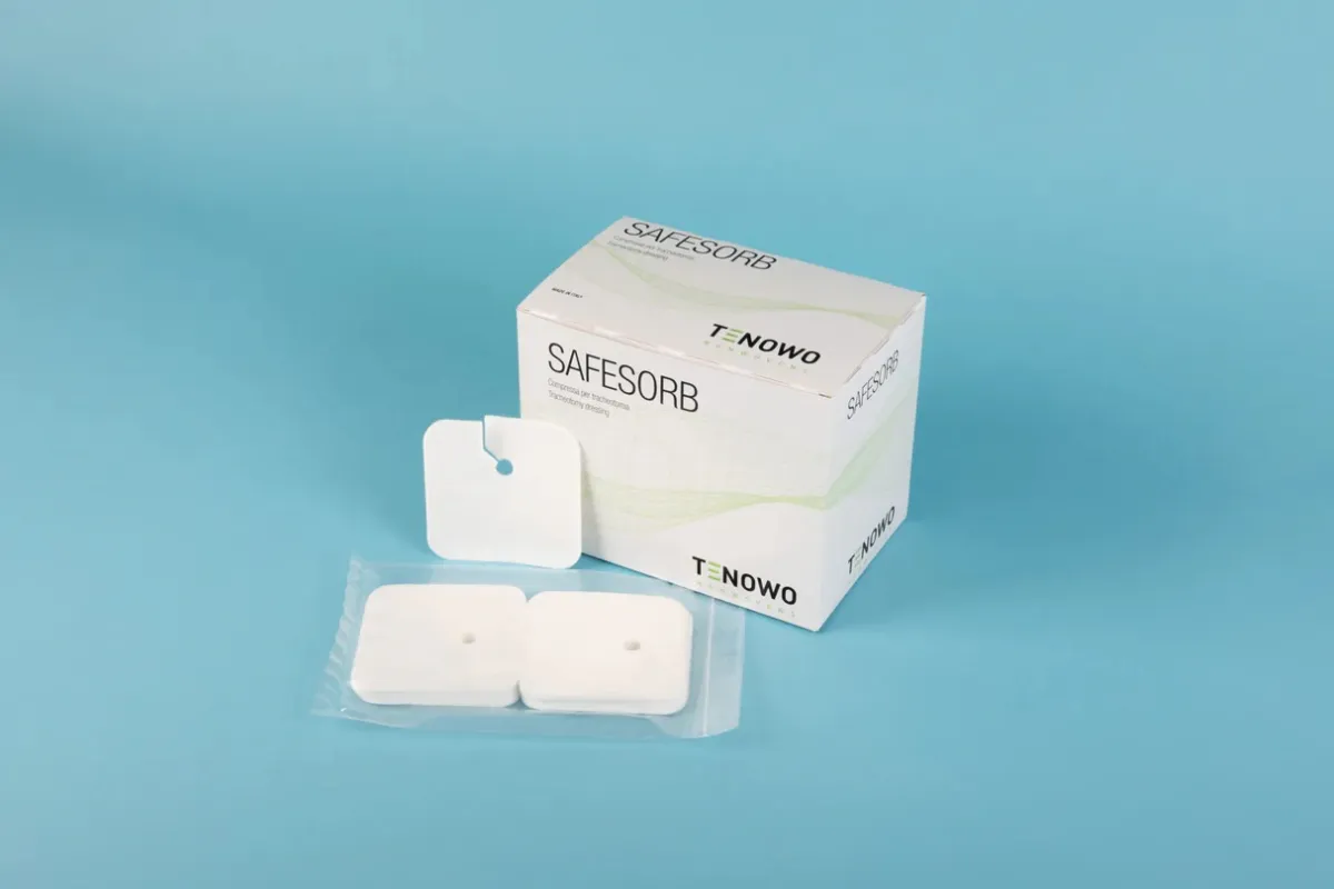 SafeSorb Tracheostomie-Kompressen von TENOWO – erhältlich bei KRB HOMECARE (© Tenowo Italia S.r.l.)