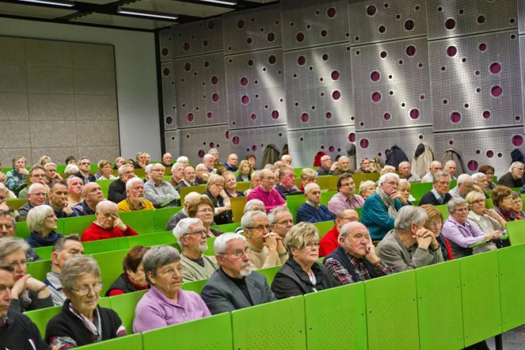 Bild: Geschichte des Mikroprozessors lockte zahlreiche Wissbegierige ins AudiMax der Hochschule Harz