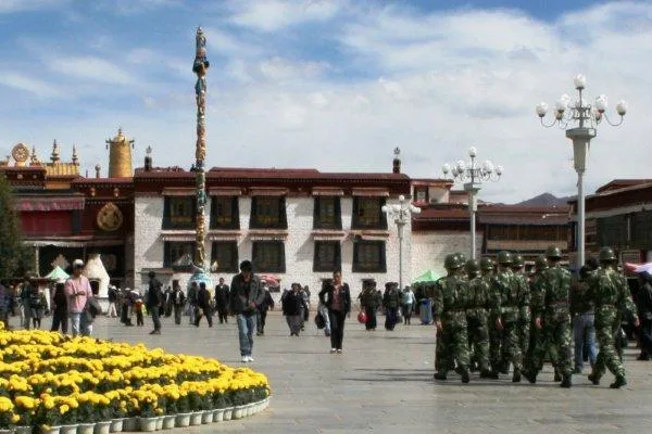 Erste größere Versammlung tibetischer Buddhisten in Lhasa endet mit sechs Festnehmen Bild: Erste größere Versammlung tibetischer Buddhisten in Lhasa endet mit sechs Festnehmen