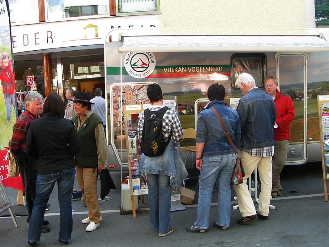 Großer Andrang am Infostand der Region Vogelsberg auf dem Hessentag in Wetzlar