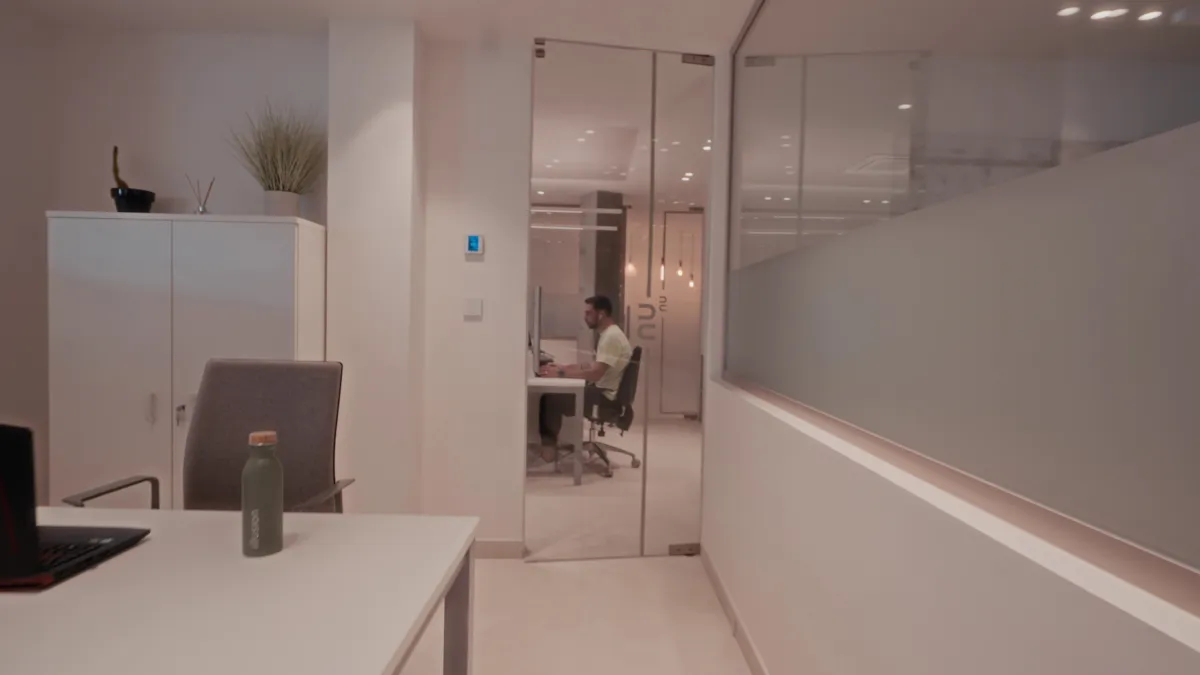 Arbeitsalltag erleichtern insbesondere für Allergiker:innen (© Quelle: Airzone)