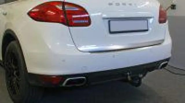 Bild: vertikal abnehmbare Anhängerkupplung für den Porsche Cayenne bei www.ahk-preisbrecher.de mit Video