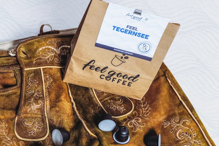 Bild: Der neue FEEL GOOD COFFEE serviert Tegernsee-Feeling in der Kaffeetasse – nachhaltig lecker.
