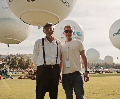 Gasballon-Weltmeister Benjamin Eimers erhält höchste Ballonsport-Auszeichnung des Weltluftsportverbandes FAI Bild: Gasballon-Weltmeister Benjamin Eimers erhält höchste Ballonsport-Auszeichnung des Weltluftsportverbandes FAI