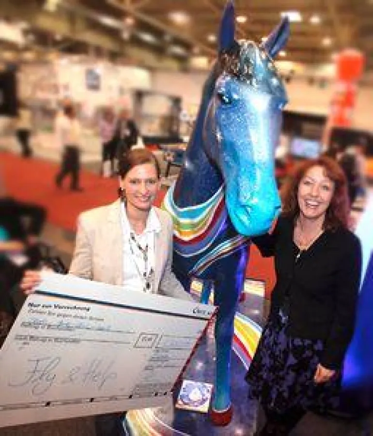 Charity-Auktion auf dem stb marketplace sorgt für knisternde Spannung unter den Besuchern und Ausstellern - ein tolles, neues Veranstaltungsformat - die Kombination Web 2.0 und Messe