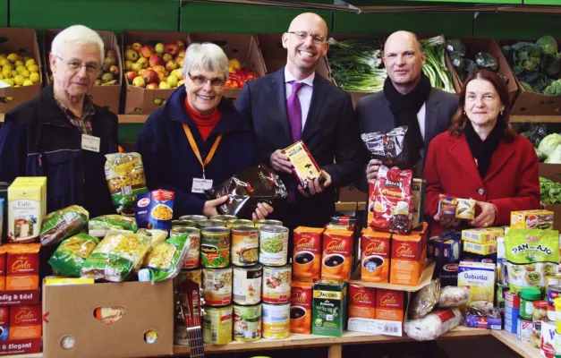 Bild: „Vor Ort engagieren“ - Mitarbeiter der EGRIMA Gruppe aus Ratingen unterstützen Ratinger Tafel e. V.