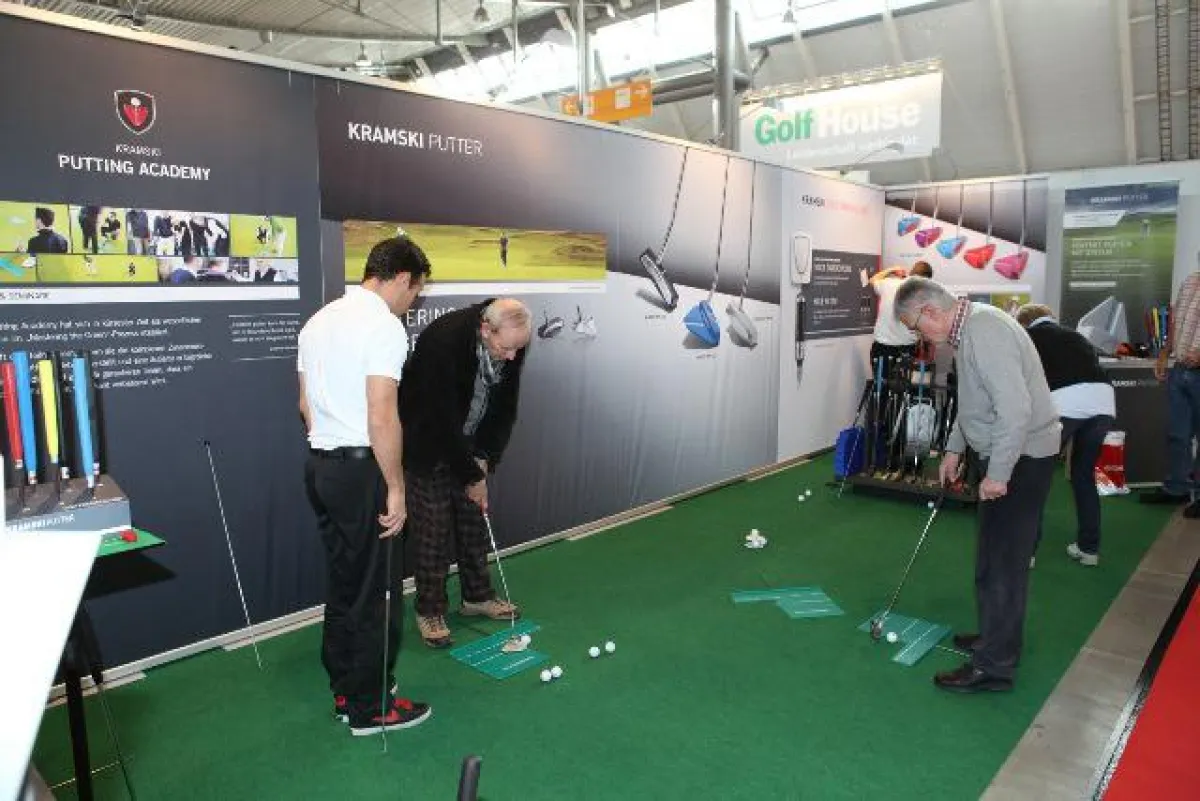CMT-Messebesucher testen die Premiumputter aus dem Hause Kramski
