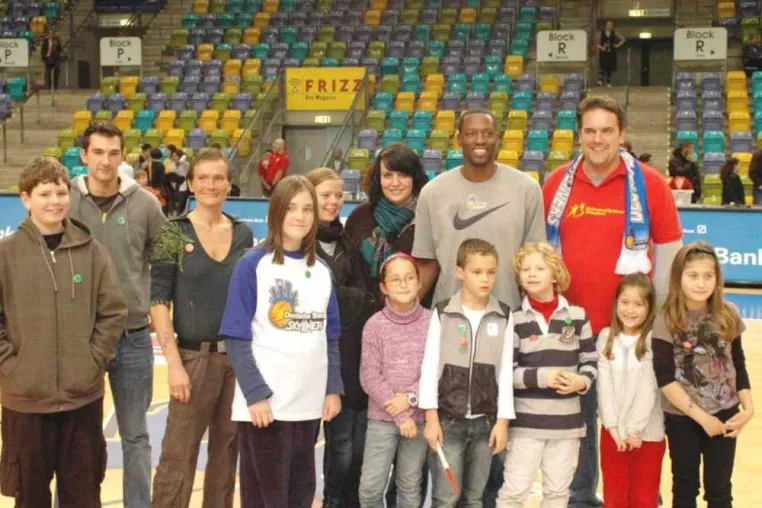 DEUTSCHE BANK SKYLINERS unterstützen Big Brothers Big Sisters Deutschland Bild: DEUTSCHE BANK SKYLINERS unterstützen Big Brothers Big Sisters Deutschland
