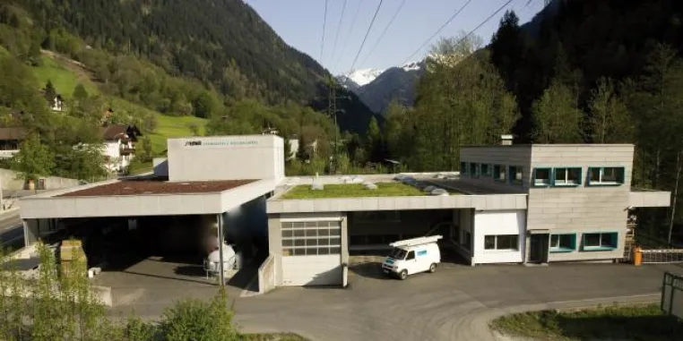 Bild: Dachdecker in Vorarlberg setzt sich ein für ökologische Nachhaltigkeit im Bauwesen