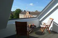 Bild: Blitze zählen inklusive: Genussvoller Blick von der renovierten Loggia auf das Himmelszelt