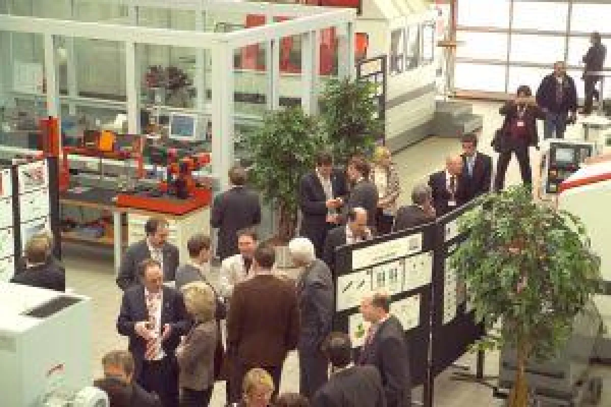 Volles Haus in der Tooling Academy von CERATIZIT. Topkunden und Fachpresse besichtigten den letzten Stand der Technik.