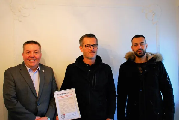 Metzinger Stuckateurbetrieb Albert Maier ist „Ausgezeichneter Ausbildungsbetrieb“ Bild: Metzinger Stuckateurbetrieb Albert Maier ist „Ausgezeichneter Ausbildungsbetrieb“