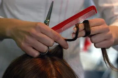 Bild: Friseur geht ungewöhnliche Wege bei der Personalsuche