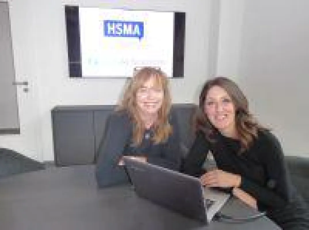 v.l.n.r.: Antje Pflug (HotelNetSolutions) und Lea Jordan (Verbandsgeschäftsführerin HSMA Deutschland e.V.)