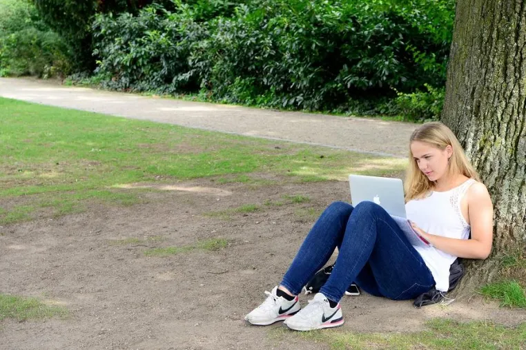Bild: Sommer, Sonne, Studienbeginn - Studienstart zum Sommersemester: Herausforderung oder Vorteil?