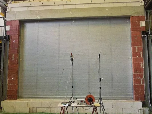 Effertz Feuerschutz-Vorhang T30 nach DIN 4102 bzw. EI30 nach DIN EN 1634-1 Bild: Effertz Feuerschutz-Vorhang T30 nach DIN 4102 bzw. EI30 nach DIN EN 1634-1