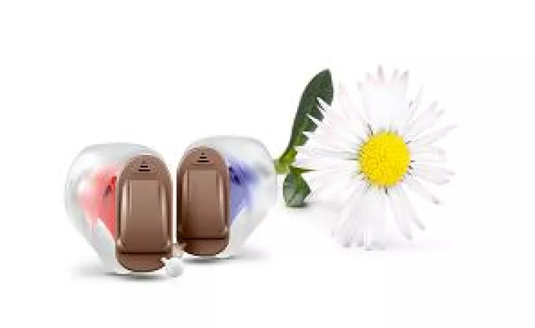 Das neue Signia Silk: ein Im-Ohr-Hörgerät „to go“ Bild: Das neue Signia Silk: ein Im-Ohr-Hörgerät „to go“