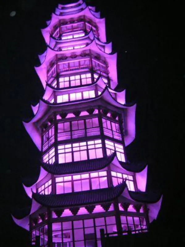 Der City Tower in Zigong, China, strahlt wieder mit Beleuchtungstechnik von TridonicAtco
