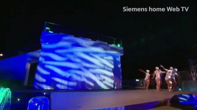 Bild: Cocktails trinken und Wäsche waschen am Bundespressestrand