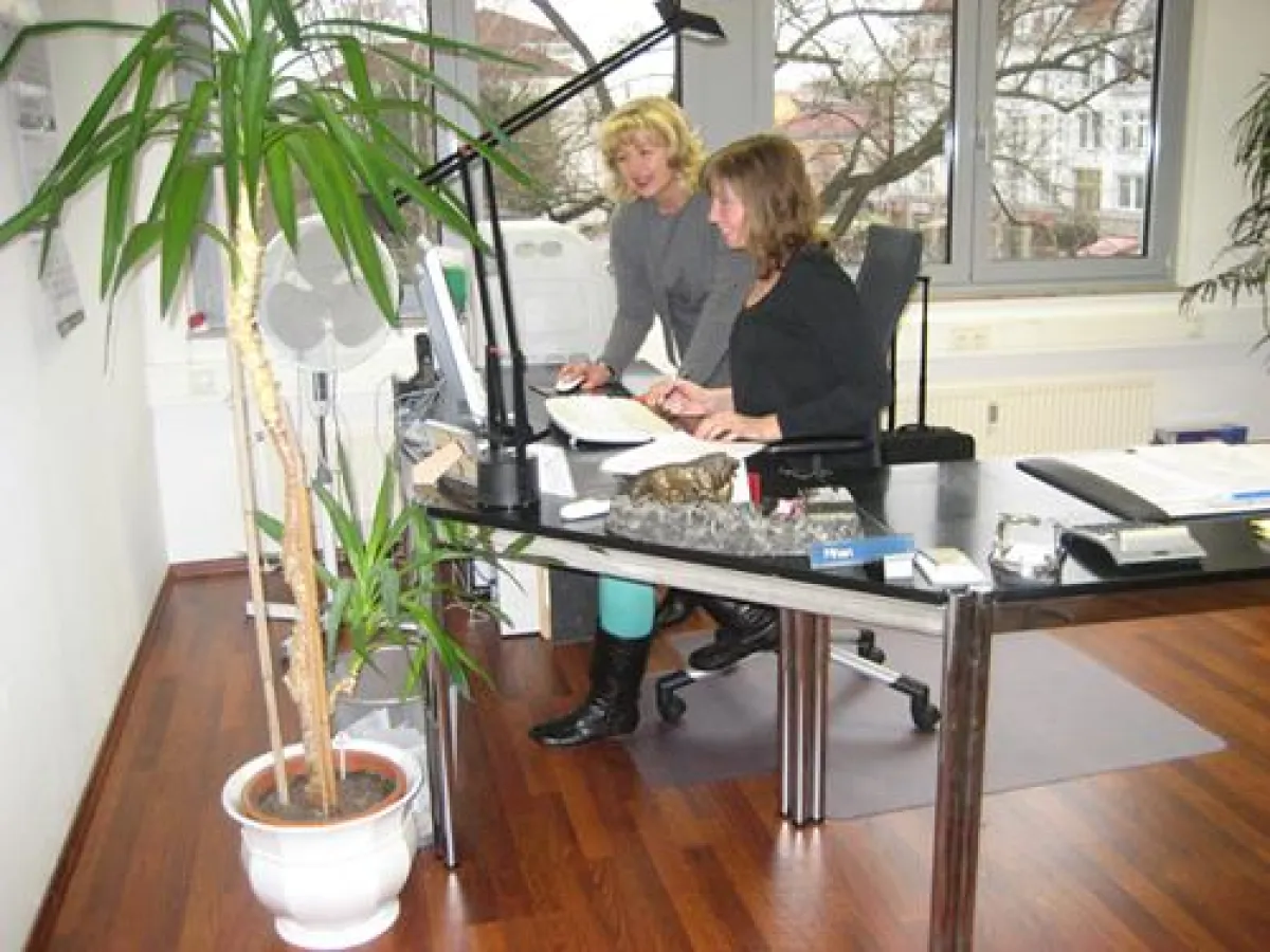 Geschäftsführerin Roswitha Pihan-Schmitt (links) und Objektbetreuerin Vivien Gäbler