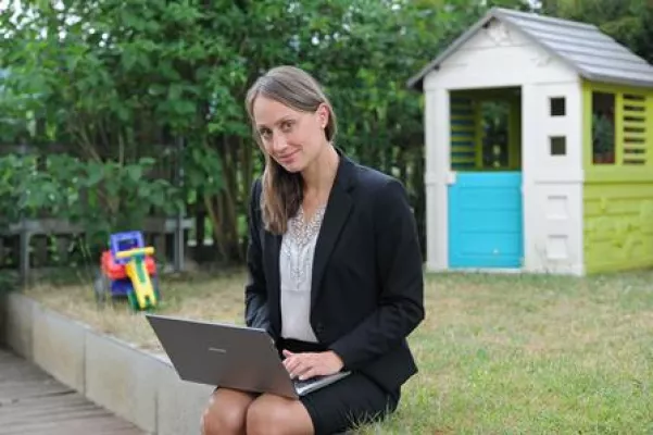 Bild: Beim Wiedereinstieg in den Beruf stehen Mütter vor großen Herausforderungen