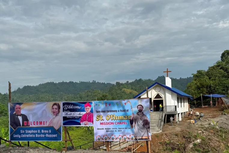 Das Kreuz wurde nach Sitio Nursery Umayam in Loreto, Agusan del Sur gebracht Bild: Das Kreuz wurde nach Sitio Nursery Umayam in Loreto, Agusan del Sur gebracht