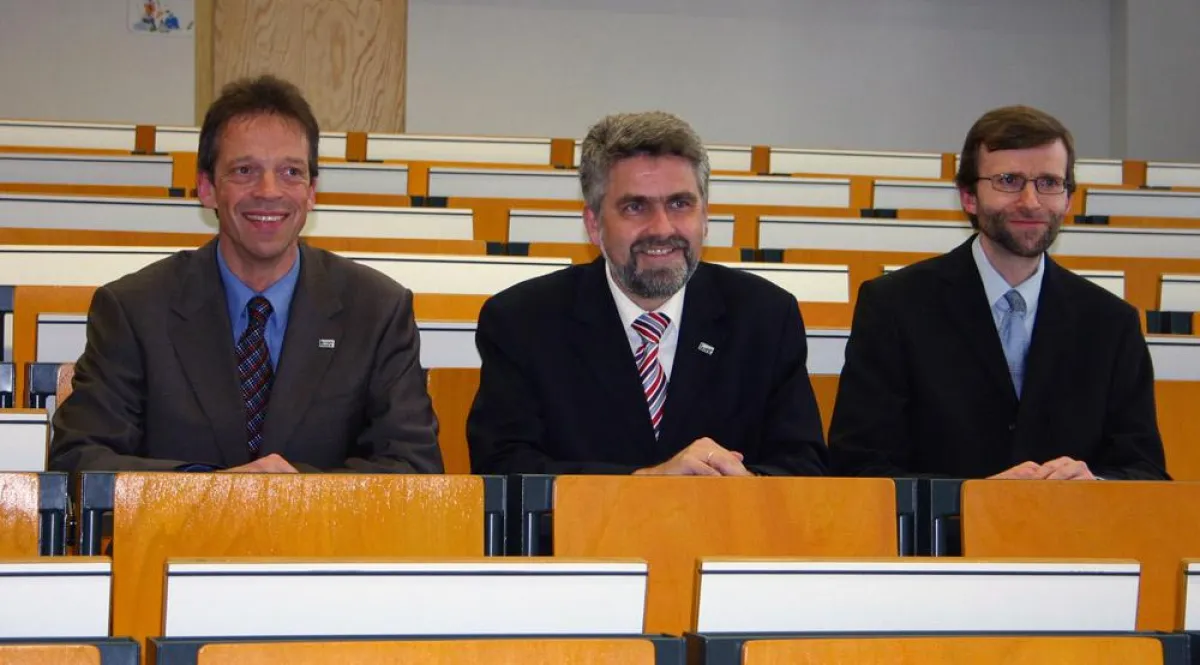 Bild: Rektor Prof. Dr. Armin Willingmann (m.) mit den beiden neuen Prorektoren Prof. Dr. Folker Roland (l.) und Prof. Dr. Frieder Stolzenburg (r.)