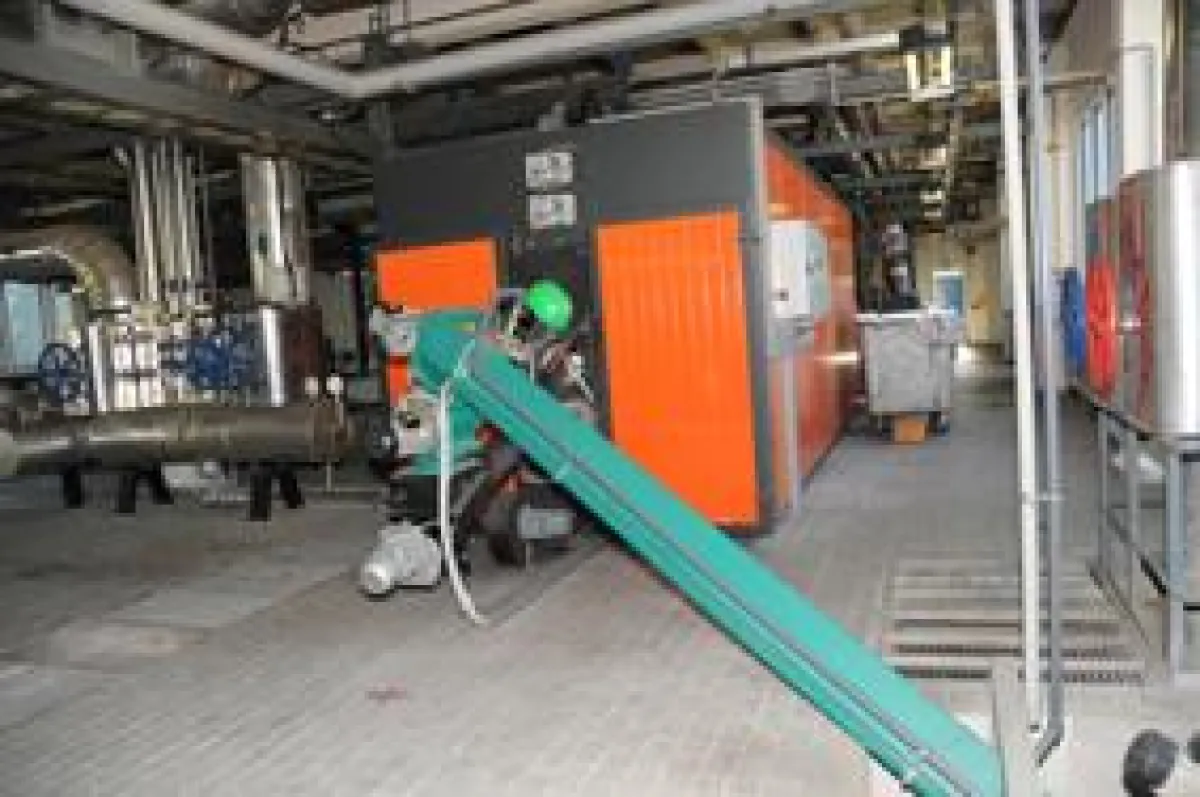 Die automatische Holzpellets-Kesselanlage mit einer Leistung von 1.500 kW deckt in Bad Düben den Grundlastbetrieb ab. Die Pelletsf