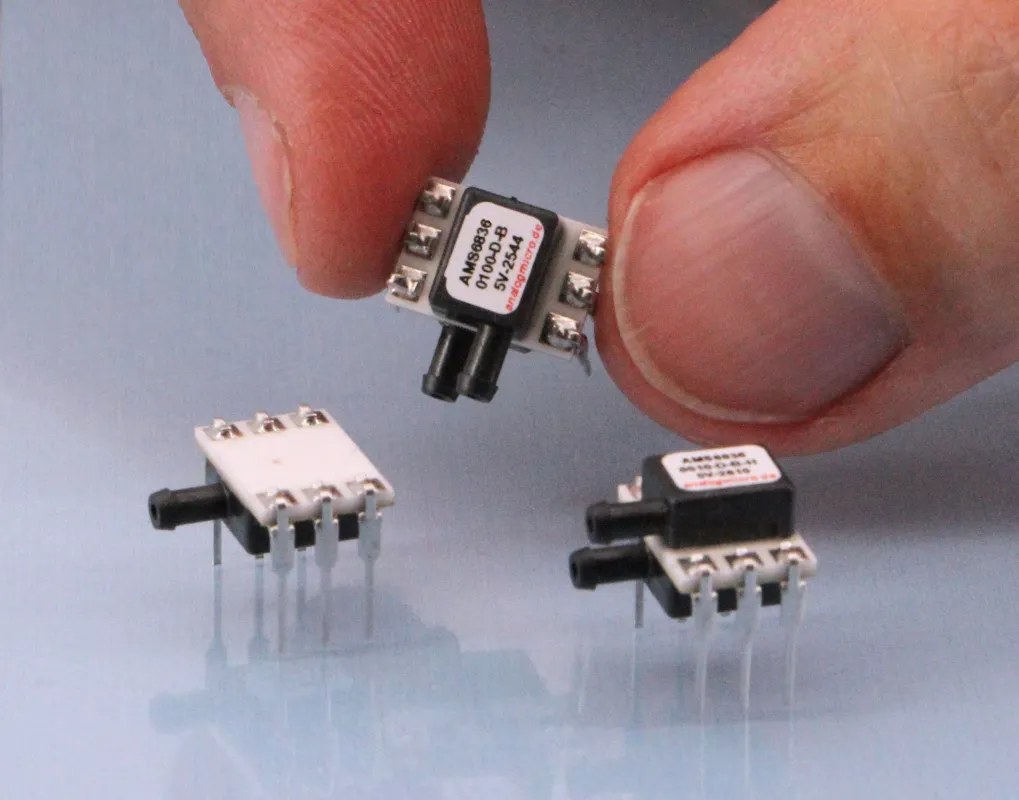 Verschiedene Varianten des board-mount Drucksensors AMS 6836 (© Analog Microelectronics GmbH)