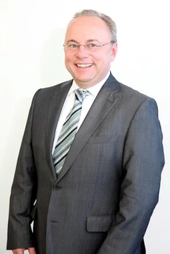 Marcel Casserini leitet Schweizer Niederlassung des Personalvermittlers division one Bild: Marcel Casserini leitet Schweizer Niederlassung des Personalvermittlers division one