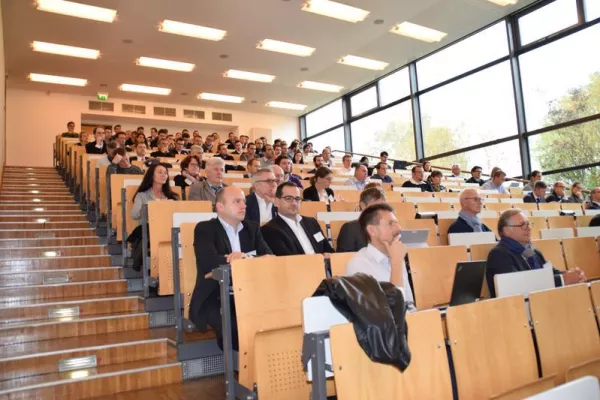 Bild: Deggendorfer Fachsymposium „Elektromobilität der Zukunft“