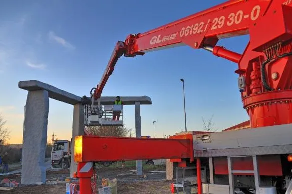 Bild: Lkw-Arbeitsbühnen machen in Kunst