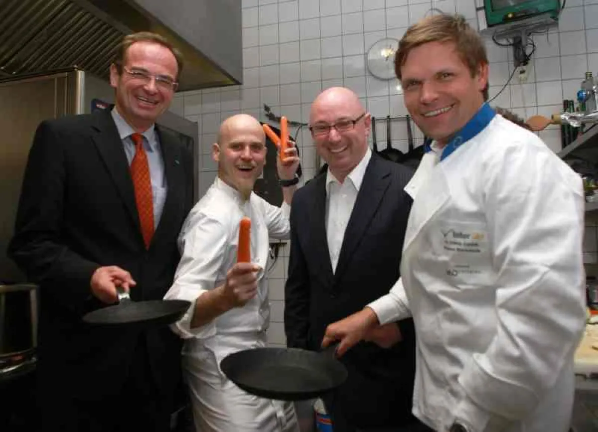 Georg Bliem, Geschäftsführer Steiermark-Tourismus, TV- und Sternekoch Ralf Zacherl, Jürgen Pichler, Veranstalter des GourmetReise-Festivals sowie InterSky-Geschäftsführer Claus Bernatzik (Copyright: H