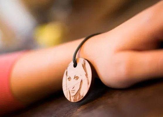 Individuelle Anhänger aus Holz für jedes Weihnachtsgeschenk Bild: Individuelle Anhänger aus Holz für jedes Weihnachtsgeschenk