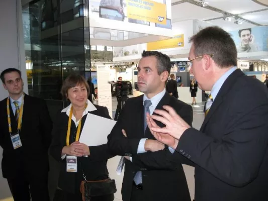 Deutsche Top Manager vom „Management Cockpit“ des Studiengangs Wirtschaftsinformatik begeistert Bild: Deutsche Top Manager vom „Management Cockpit“ des Studiengangs Wirtschaftsinformatik begeistert